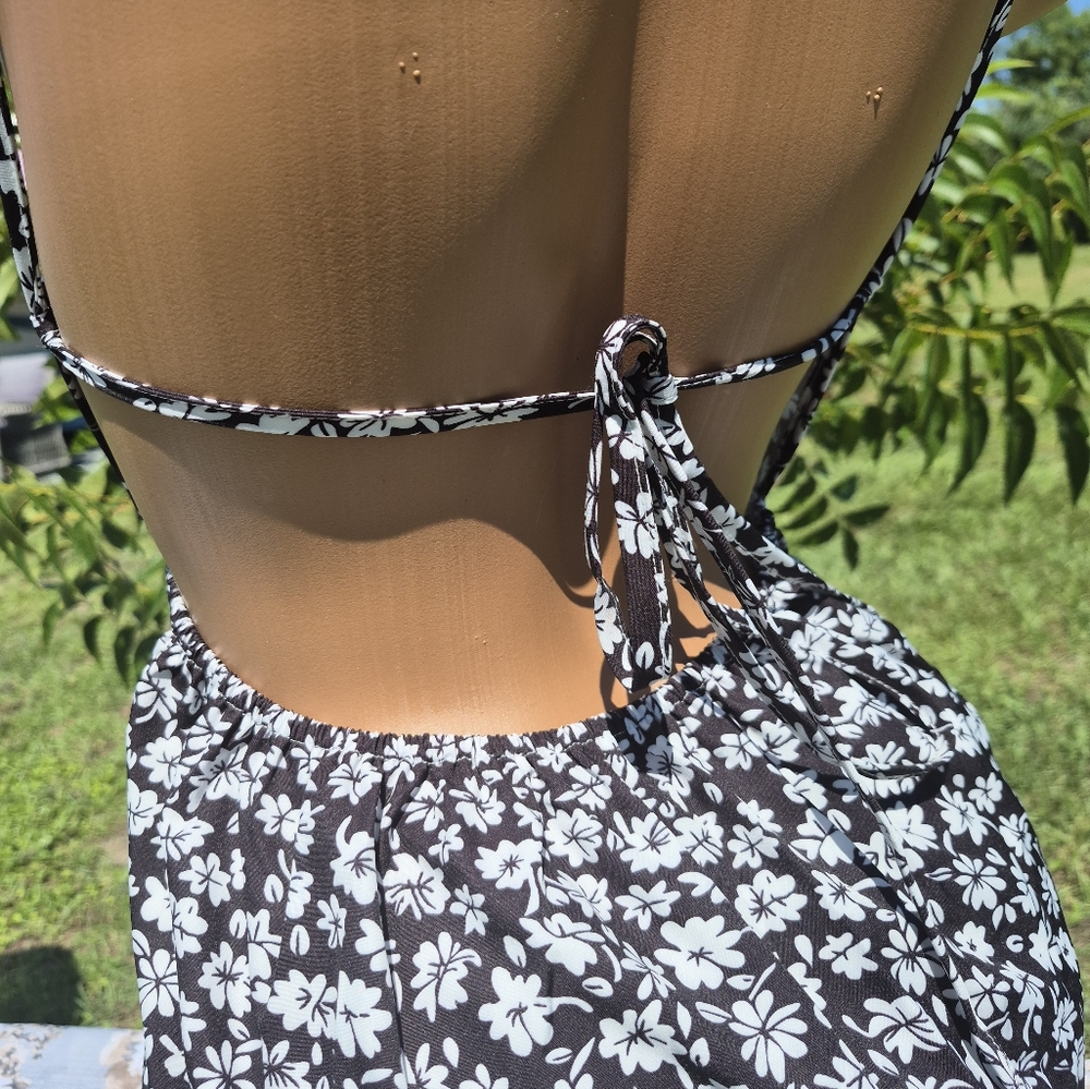 Black and White Floral Dress LOOK AT THE BACK OF THIS ONE! - Picture 7 of 14
